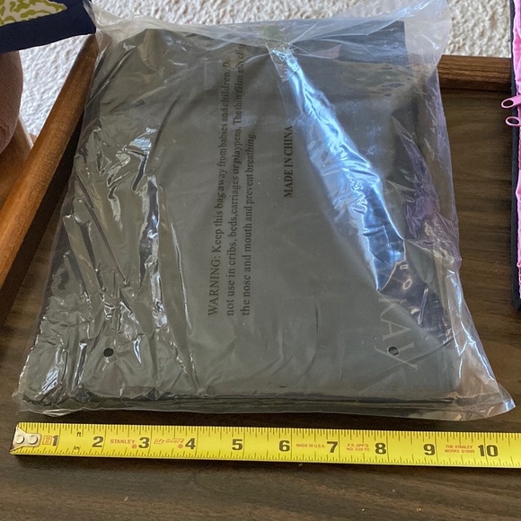 ❤️NEW❤️ Mary Kay Rollup Bag, has 4 Zippered with Detachable Velcro - Picture 5 of 5